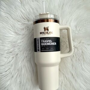 Stanley Adventure Quencher 40oz Magnolia Exclusive Cream & Copper